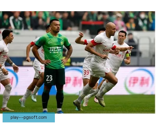 帕拉西奥斯凭借惊人速度频频突破防线助力成都蓉城攻势如潮